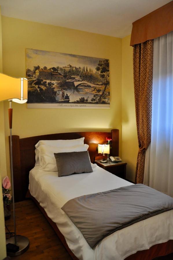 Hotel Hermitage Poggio a Caiano Esterno foto